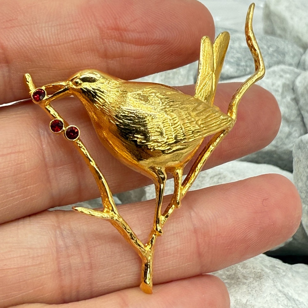 Vintage Joan Rivers Bird on Branch Brooch Gold Tone Ruby Red Rhinestone Berries - Picture 10 of 17